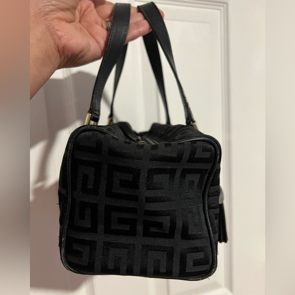 Authentic Give nchy handbag - Picture 4 of 13